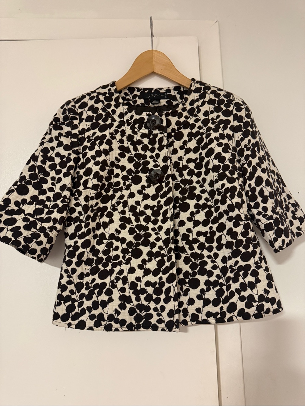 Black & White Patterned Short-Sleeve Tunic Jacket